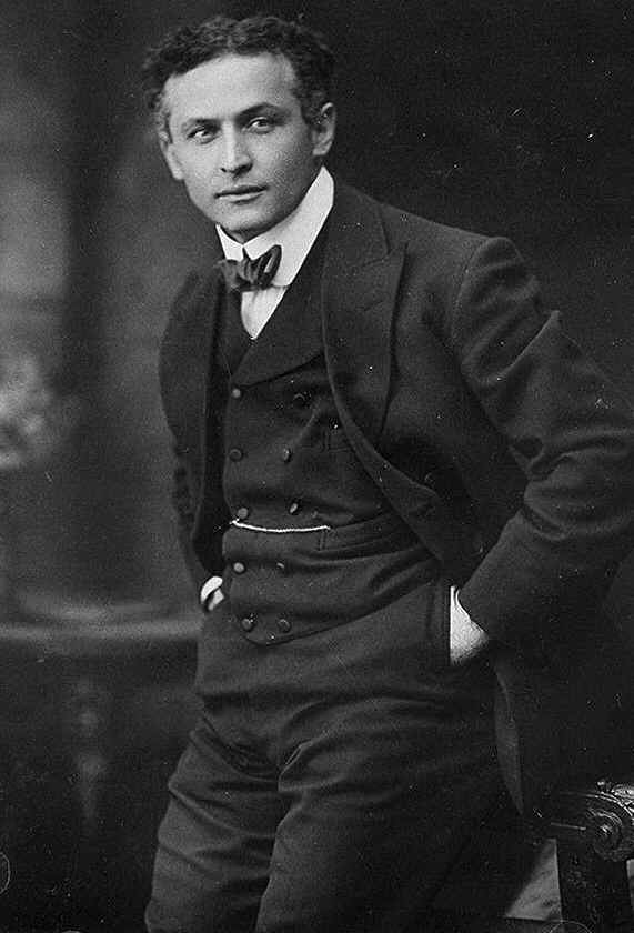 http://www.jewoftheday.com/Ulpan/Images/Harry%20Houdini.jpg